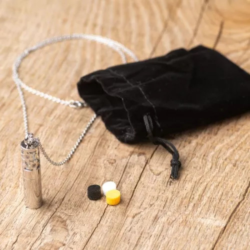 Collier à parfumer avec pendentif cylindrique